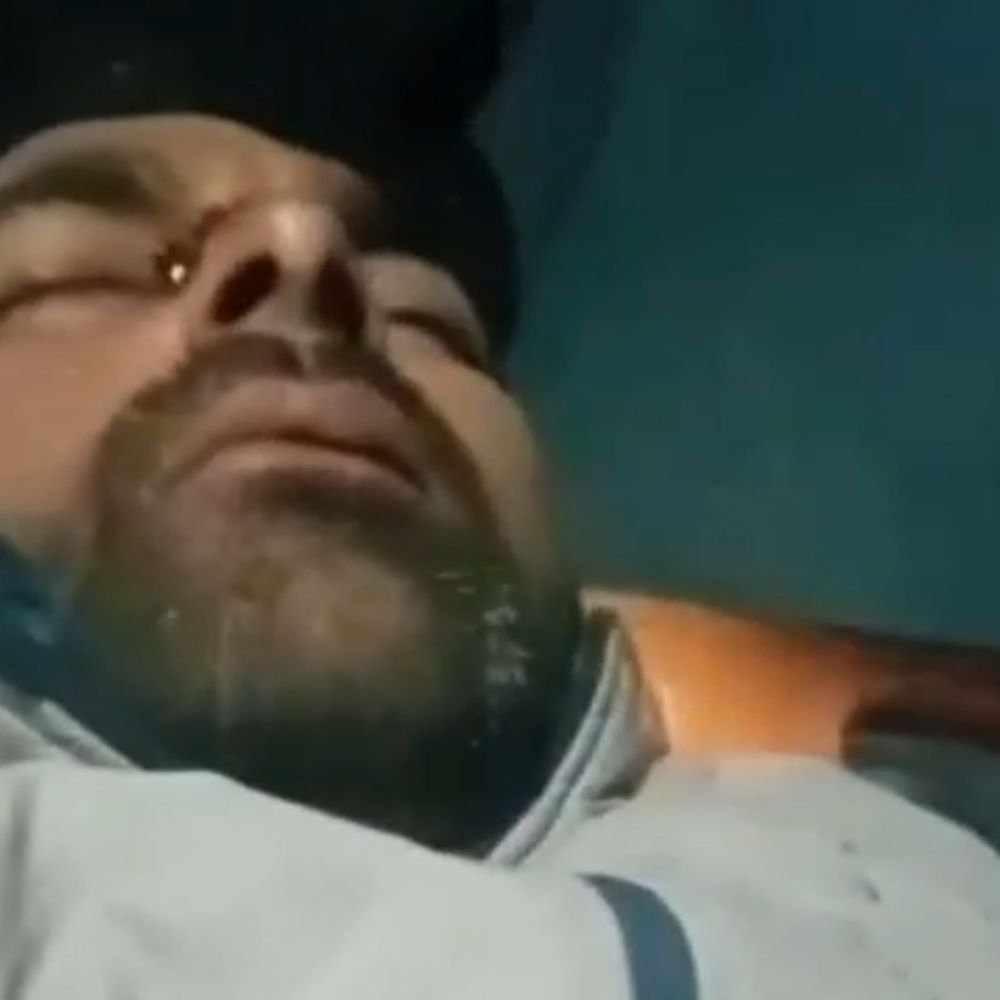 मेरठ: घने कोहरे में कार ने स्कूटी सवार को टक्कर:युवक गंभीर घायल, अस्पताल में भर्ती, चालक फरार