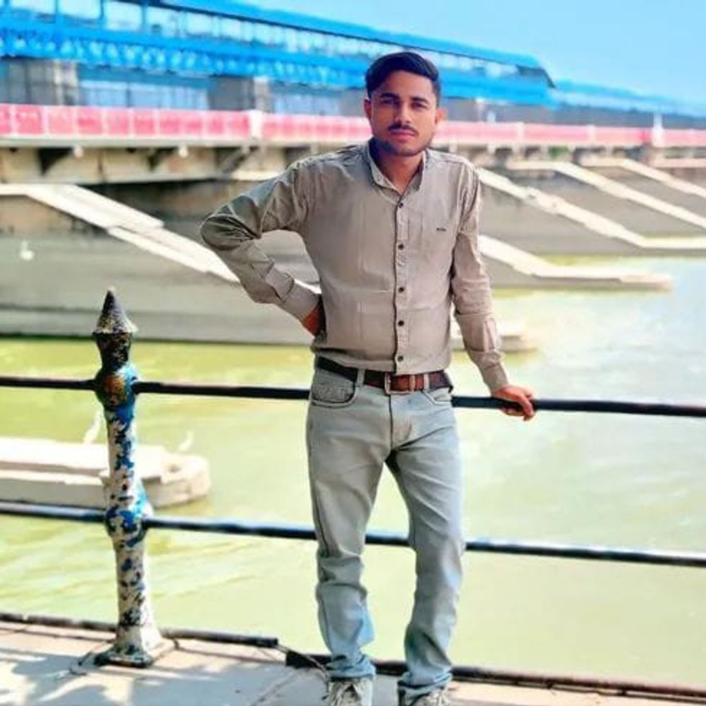 डबरी में गन्ना लदी ट्रैक्टर-ट्रॉली को डंफर ने मारी टक्कर:हादसे में खलासी की मौत, चालक घायल