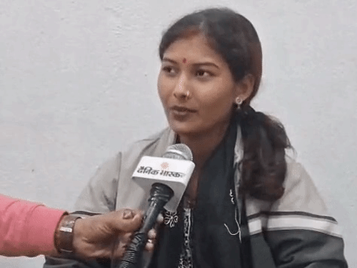 प्रयागराज की रीलबाज महिला का इंटरव्यू:बोलीं- पति से कोई झगड़ा नहीं, गुस्से में रील बनाया था; फेमस होना है