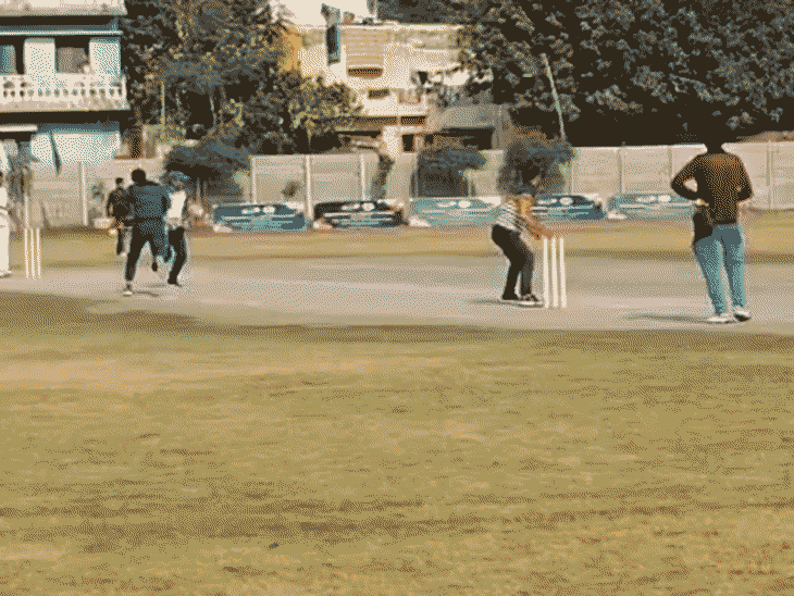 रोमांचक मैच में 'अनुबंधित बस वेलफेयर' ने मारी बाजी:गोरखपुर में मैत्रीपूर्ण क्रिकेट मैच का हुआ आयोजन