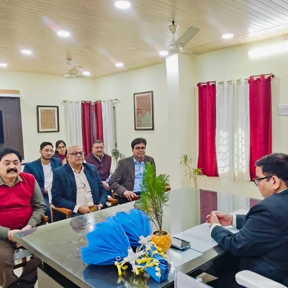 दरभंगा प्रमंडल के 61वें आयुक्त ने संभाला पदभार:हिमांशु राय बोले- सरकारी योजनाओं का जनता तक लाभ पहुंचा जाए, ये हमारी सर्वोच्च प्राथमिकता