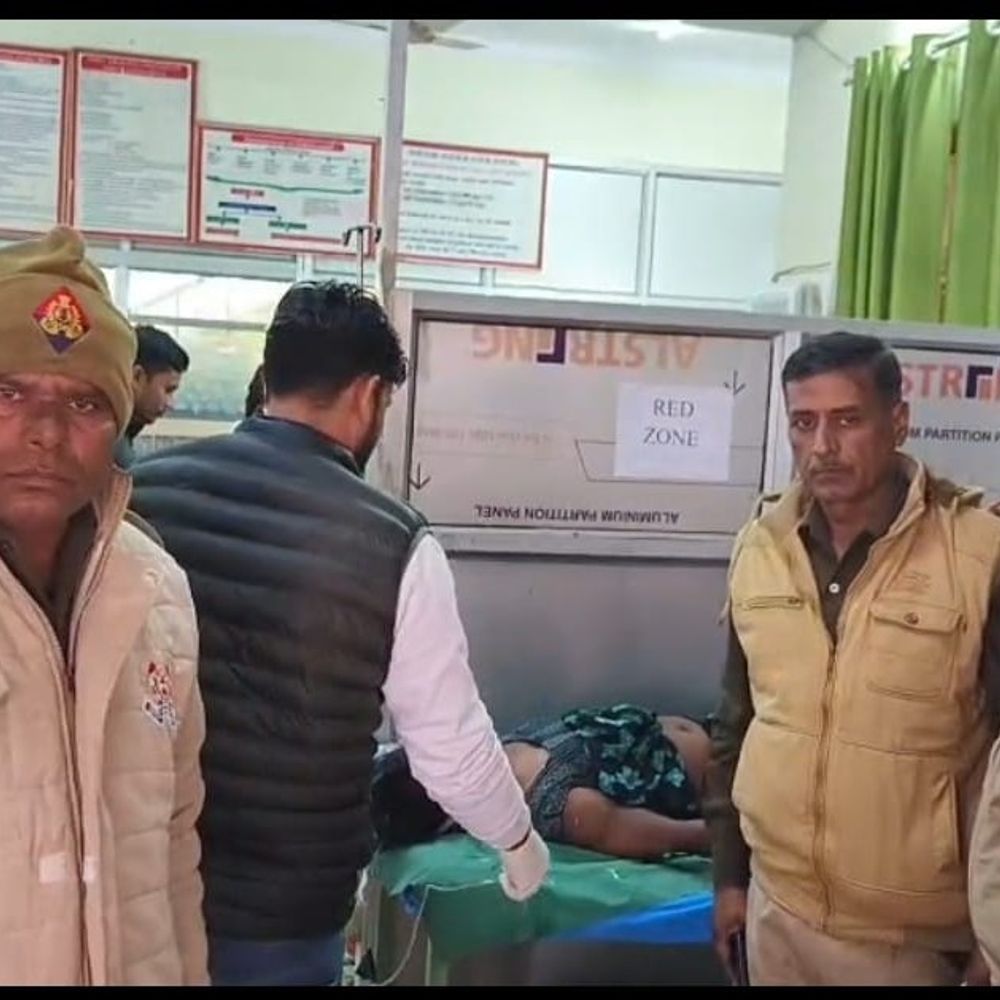 महिला ने कीटनाशक पीकर डायल-112 को बुलाया:घरेलू विवाद के बाद हालत बिगड़ी, झांसी मेडिकल कॉलेज रेफर