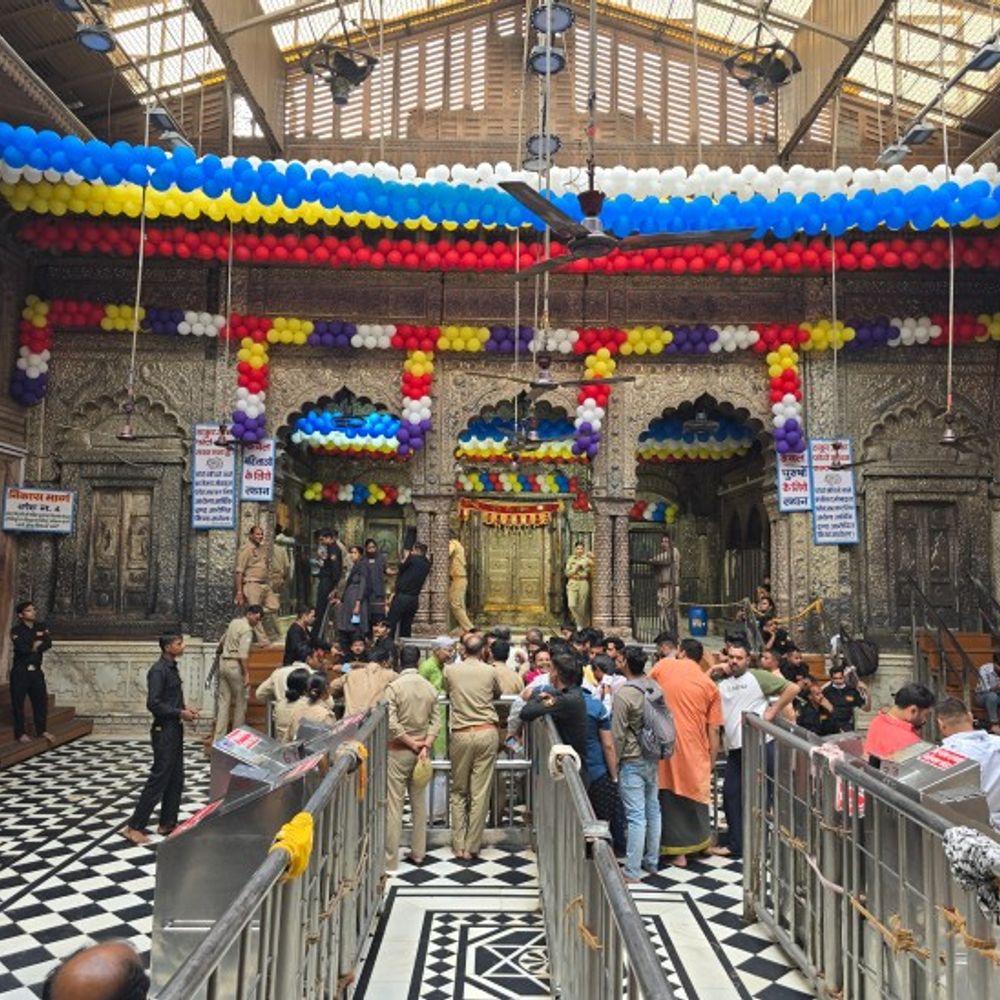 बांके बिहारी मंदिर में समय पर नहीं लगा बालभोग:हलवाई को पेमेंट न होने से आई समस्या,कमेटी की मीटिंग में उठेगा मुद्दा