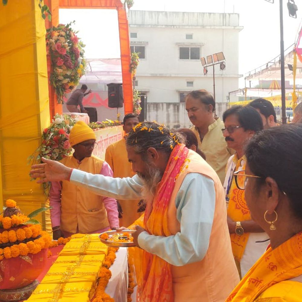 चारामा में 51 कुण्डीय गायत्री महायज्ञ का शुभारंभ:सांसद भोजराज नाग ने पूजा-अर्चना की, कलश यात्रा में उमड़ी भीड़