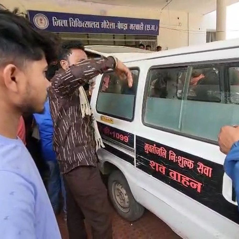 सड़क हादसे में सहायक शिक्षक की मौत:GPM में दिव्यांग बेटी और बेटा घायल, परिजनों ने इलाज में लापरवाही का आरोप लगाया