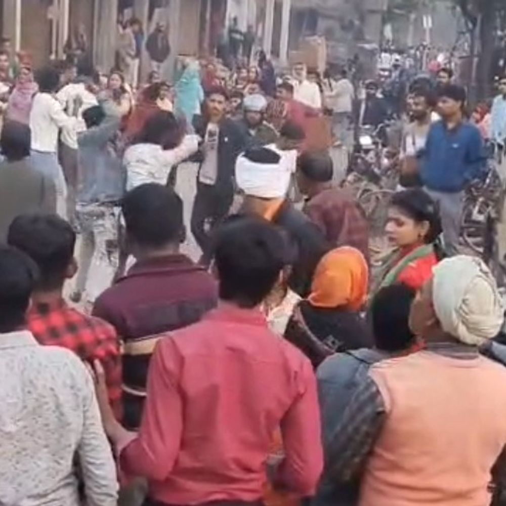 फतेहपुर मेले में दो गुटों में मारपीट, VIDEO:15 मिनट तक जमकर चले लात-घूंसे, सुरक्षा में तैनात पुलिसकर्मी नदारद