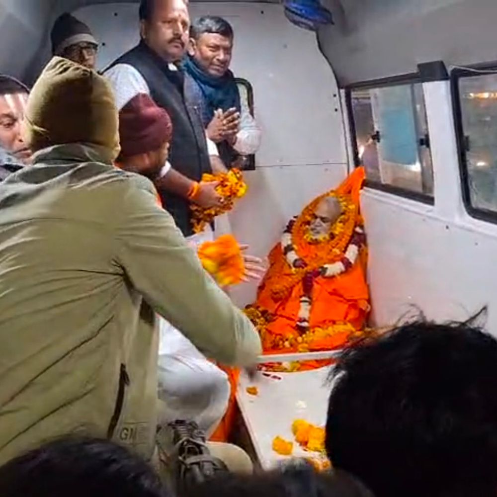 पूर्व सांसद डॉ. रामविलास वेदांती का निधन:पार्थिव शरीर अयोध्या ले जाते समय प्रतापगढ़ पहुंचा, दी गई श्रद्धांजलि