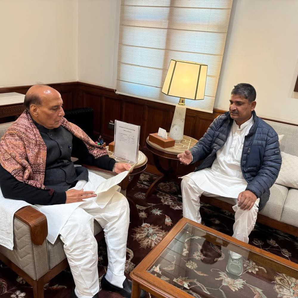 सांसद डॉ. जावेद ने रक्षा मंत्री से की मुलाकात:किशनगंज में आर्मी कैंप के लिए उपजाऊ भूमि अधिग्रहण पर चिंता जताई