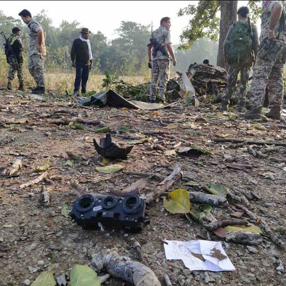 बीजापुर में IED ब्लास्ट...कोबरा बटालियन के 2 जवान घायल:नक्सल विरोधी अभियान के दौरान चपेट में आए, दोनों को रायपुर रेफर किया गया