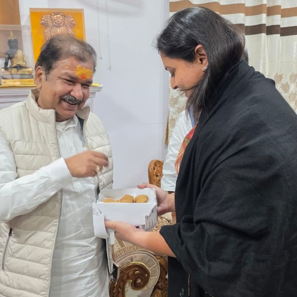 नितिन नवीन भाजपा के राष्ट्रीय कार्यकारी अध्यक्ष बने:मंत्री श्रेयसी सिंह ने जमुई के पेड़े खिलाकर दी बधाई