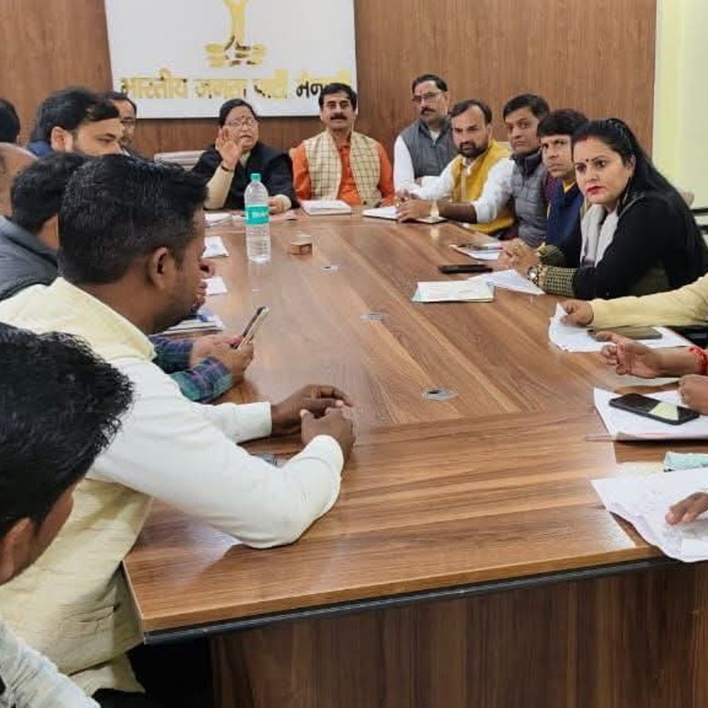 मैनपुरी भाजपा कार्यालय में SIR को लेकर बैठक:जिलाध्यक्ष ने कार्यकर्ताओं को समय पर कार्य पूरा करने के निर्देश दिए