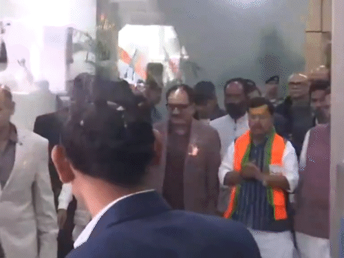 नितिन नबीन बीजेपी मुख्यालय पहुंचे; शाह भी मौजूद:भाजपा के राष्ट्रीय कार्यकारी अध्यक्ष बनने के बाद दिल्ली का पहला दौरा, एयरपोर्ट पर लगे जय श्रीराम के नारे