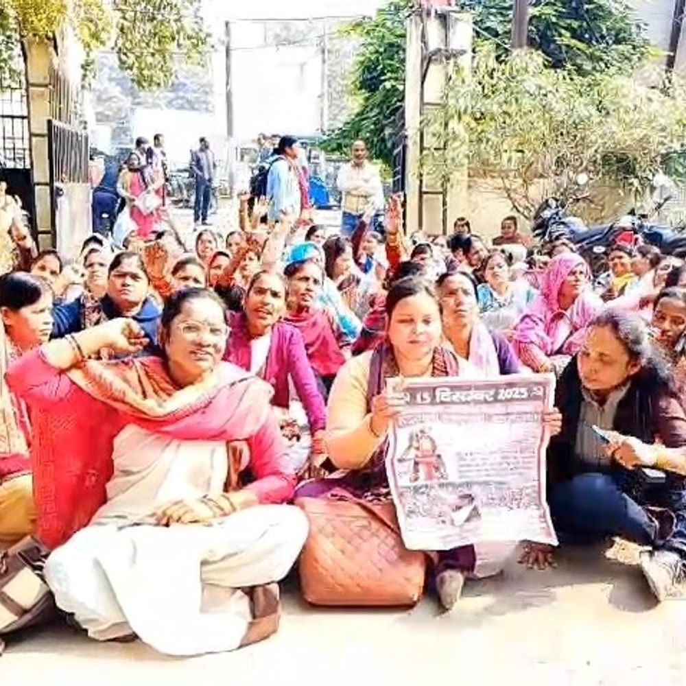 उन्नाव में आशा कार्यकर्ताओं का प्रदर्शन:लंबित मांगों पर नहीं हुआ अमल, आर्थिक संकट का आरोप