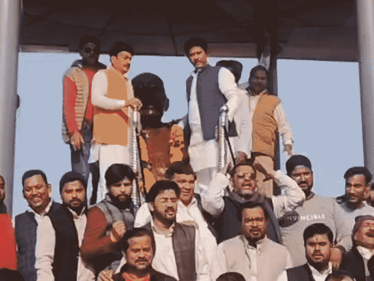 गोरखपुर में सरदार-पटेल की पुण्यतिथि पर बीजेपी ने दी श्रद्धांजलि:कार्यकर्ताओं ने लिया लौह पुरुष के रास्ते पर चलने का संकल्प, बोले-2027 में होगी बंपर जीत