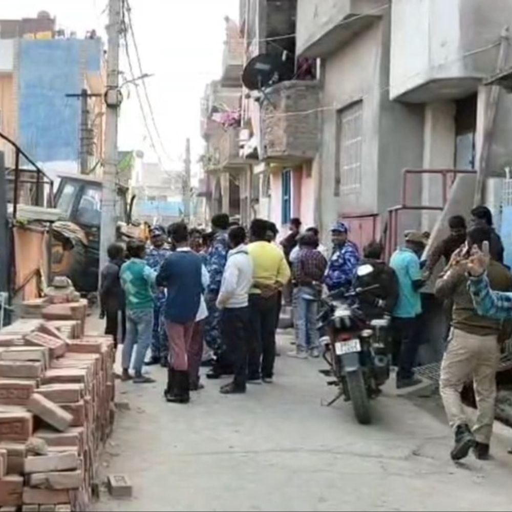 दरभंगा में अवैध कब्जे पर चला बुलडोजर:अतिक्रमण को कराया गया खाली, पक्के मकान-शेड ध्वस्त