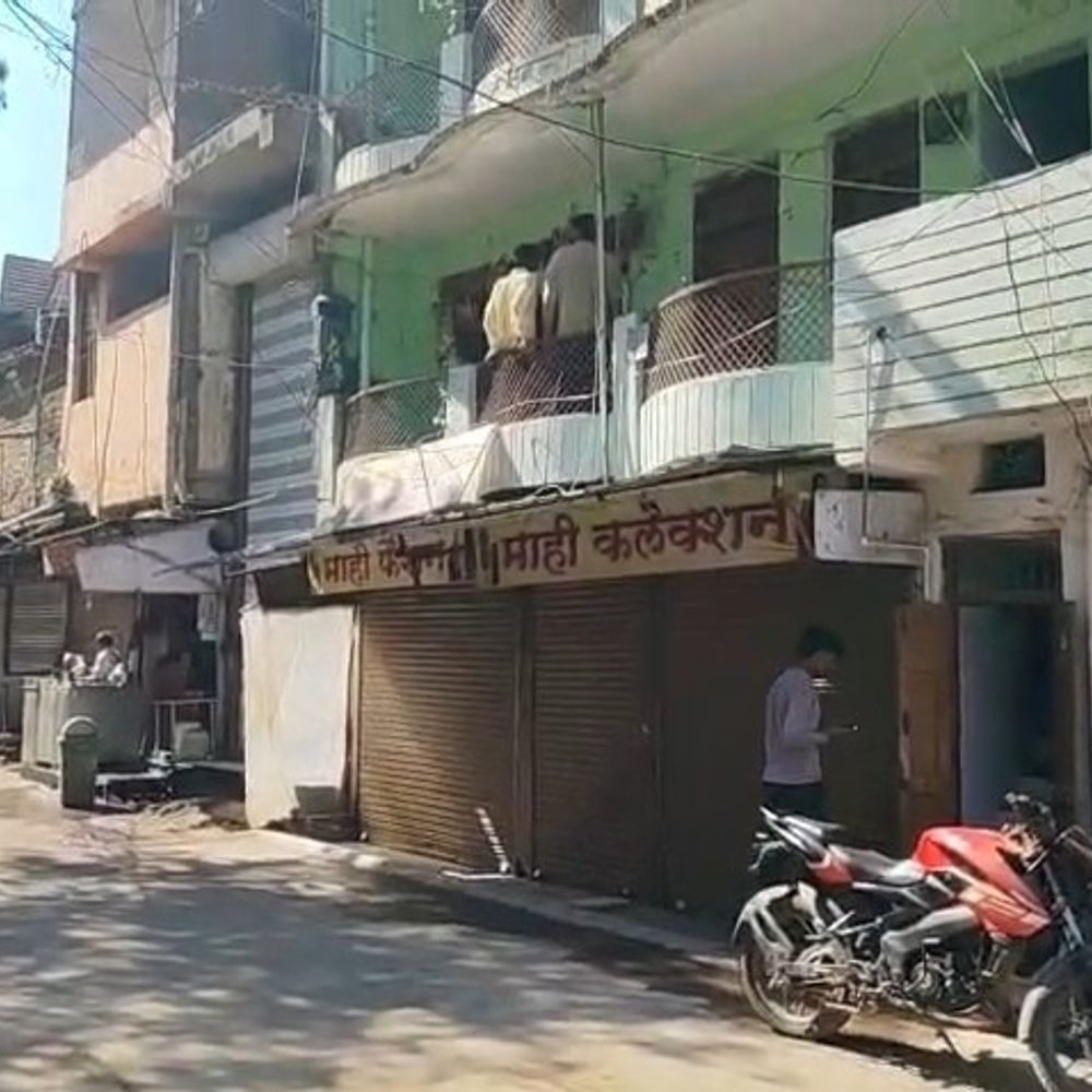 नर्मदापुरम में लिव-इन पार्टनर ने की प्रेमिका की हत्या:सुसाइड दिखाने फंदे पर लटकाया; कलावा से घोंटा था गला;