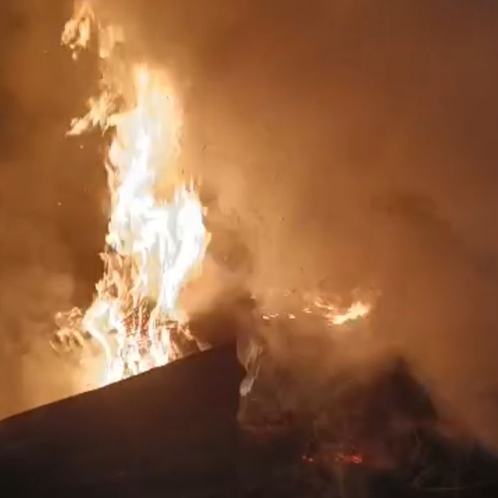 किशनगंज में 10 घर, टेंट गोदाम और धान जले:25 लाख तक का नुकसान होने की संभावना, आग लगने के कारणों का पता नहीं चला