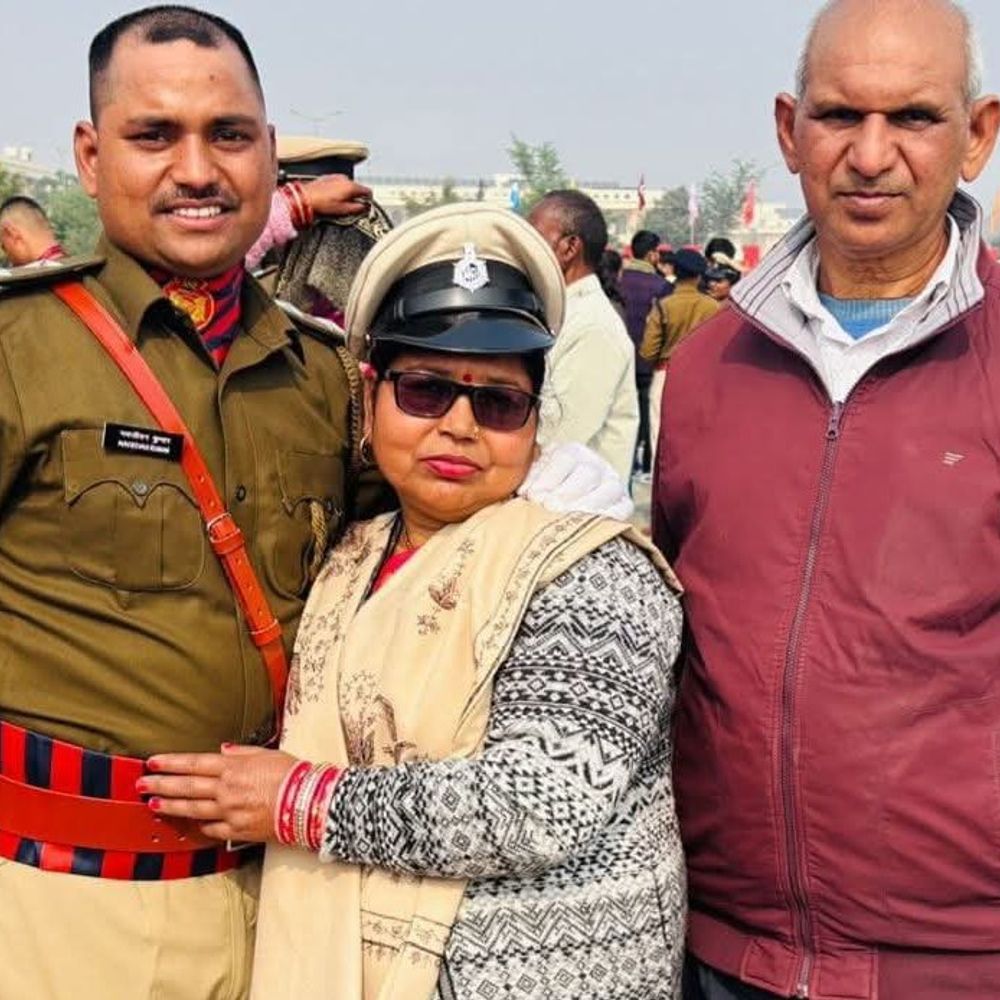 बबराहा के नवजीवन कुमार बिहार दरोगा में चयनित:गांव में खुशी का माहौल, माता-पिता और शिक्षकों को सफलता का श्रेय दिया