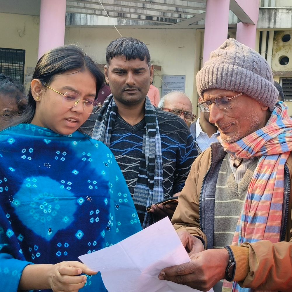 जगदीशपुर प्रखंड-अंचल कार्यालय का अधिकारियों ने औचक निरीक्षण:कर्मी अनुपस्थित मिले, लापरवाही करने वालों पर गिरेगी गाज