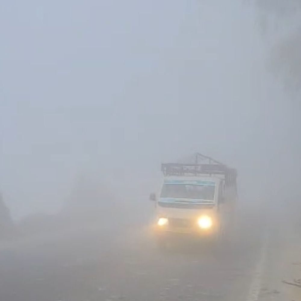 मुजफ्फरनगर में घना कोहरा, विजिबिलिटी शून्य:AQI 265 'बहुत खराब', प्रशासन सड़कों पर; येलो अलर्ट जारी