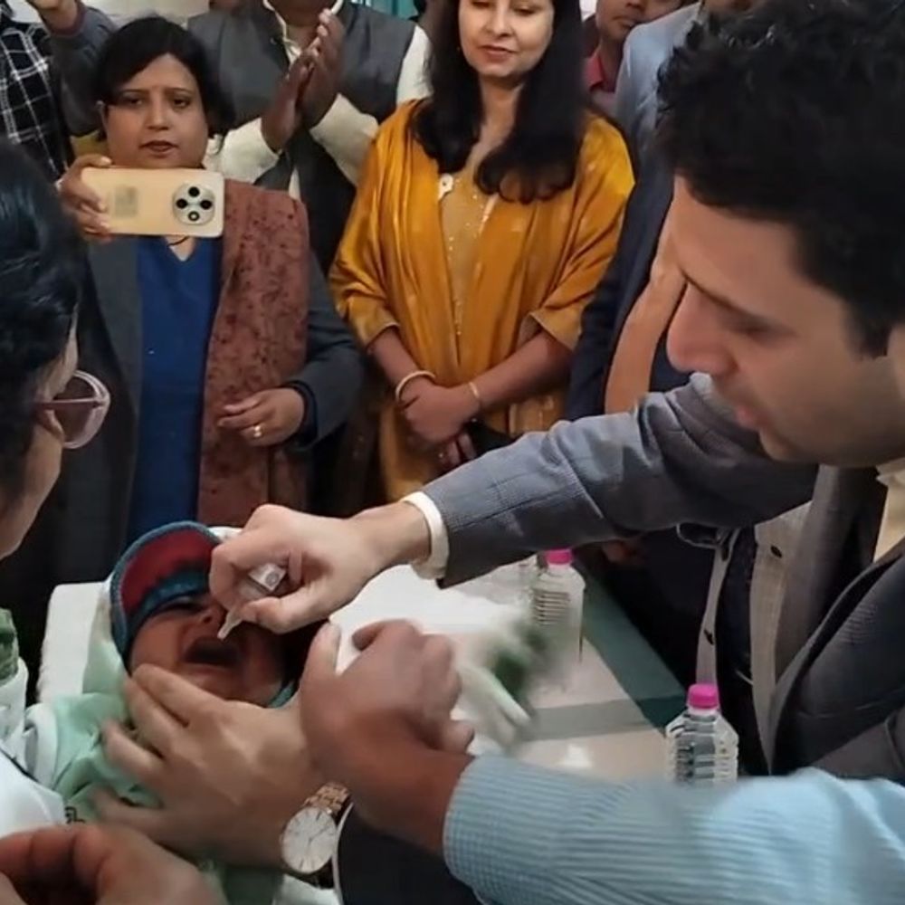 5.9 लाख बच्चों को खुराक पिलाने का लक्ष्य:डीएम ने सीतामढ़ी में पल्स पोलियो अभियान किया शुरू, कार्यक्रम को सफल बनाने की अपील