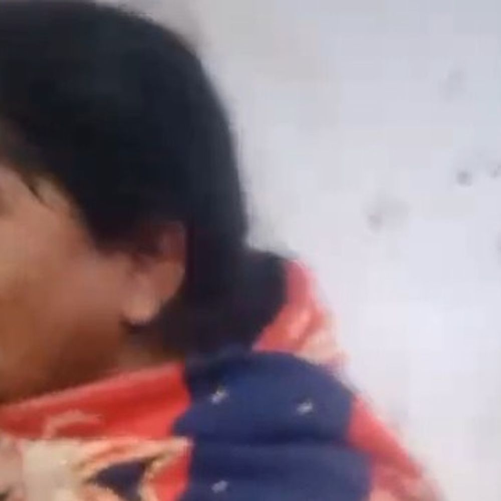 महिला को 'डायन' बताकर ससुर-देवर ने पीटा:बीमार बच्चे के इलाज की जगह जादू-टोने का शक, ईंट से किया हमला