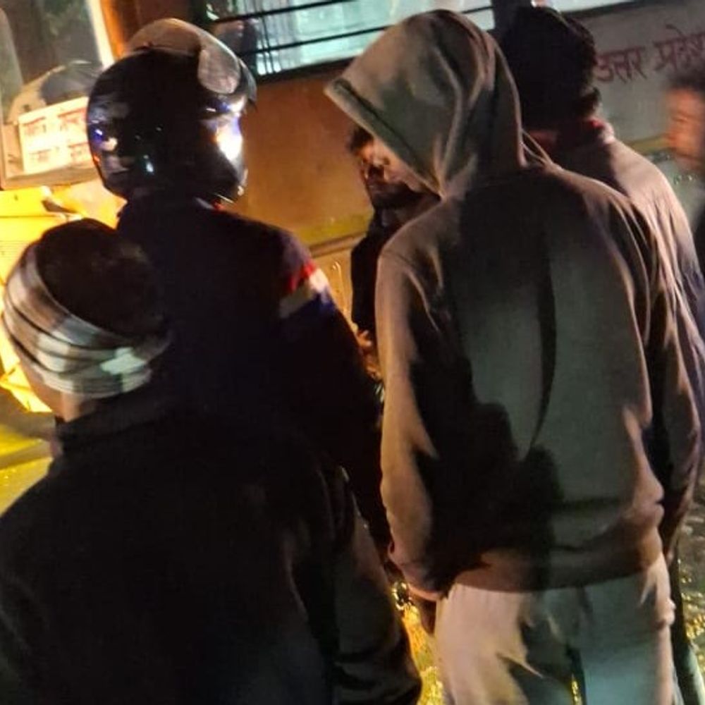 बस की चपेट में आने से बाइक सवार की मौत:जौनपुर-रायबरेली राजमार्ग पर देर रात हुआ हादसा