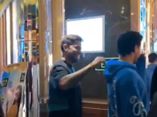 लखनऊ में सूर्या, शुभमन, गंभीर ने देखी 'धुरंधर':रात में फीनिक्स पलासियो मॉल पहुंचे खिलाड़ी, स्टाफ के साथ एंजॉय की फिल्म