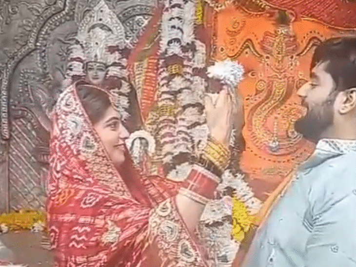 इंदौर में विधायक गोलू शुक्ला के बेटे-बहू ने तोड़ा नियम:खजराना गणेश मंदिर के गर्भगृह में घुसे, एक-दूसरे को माला पहनाई