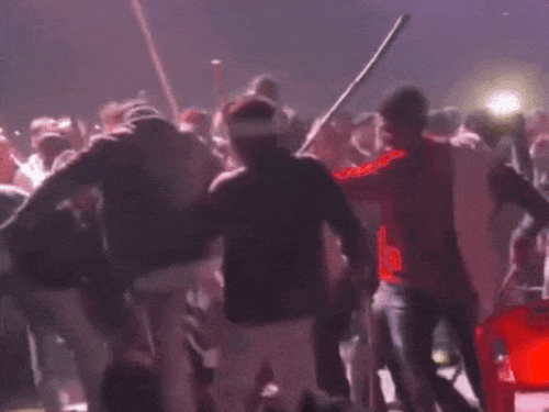 इंडियन आइडल विनर सलमान के स्टेज शो में बवाल,VIDEO:नूंह में छेड़छाड़ पर लेडी डांसर असमीना मेवाती दीवार कूद कर भागी; युवक को लाठी-डंडों से पीटा