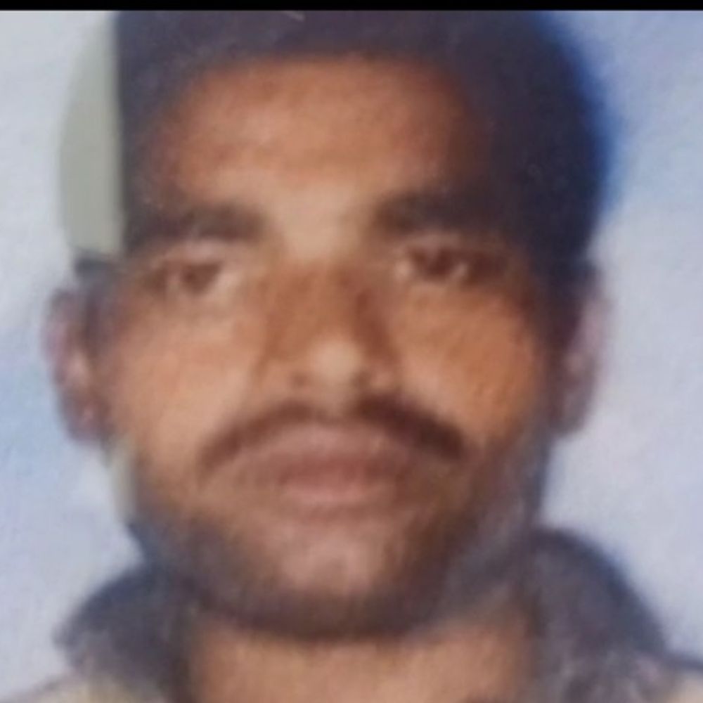 सड़क किनारे खड़े ट्रक में पीछे से घुसा ऑटो:बहराइच में चालक की मौत , कोहरे के चलते कारण हुआ हादसा