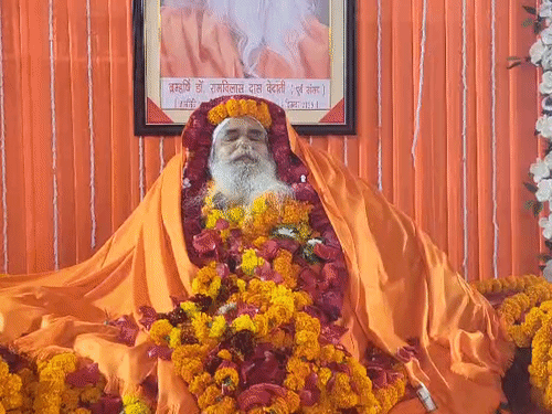 राममंदिर आंदोलन से जुड़े डॉ. वेदांती को जल-समाधि दी जाएगी:अयोध्या में योगी श्रद्धांजलि देंगे, अंतिम दर्शन के लिए देशभर से संत पहुंच रहे