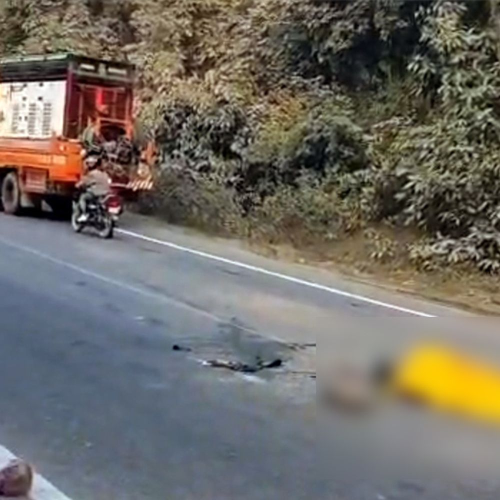 कोडरमा घाटी में सड़क हादसा:  भंडारे से लौट रहे बाइक सवार युवक की मौत, अज्ञात वाहन की टक्कर से गई जान – koderma News