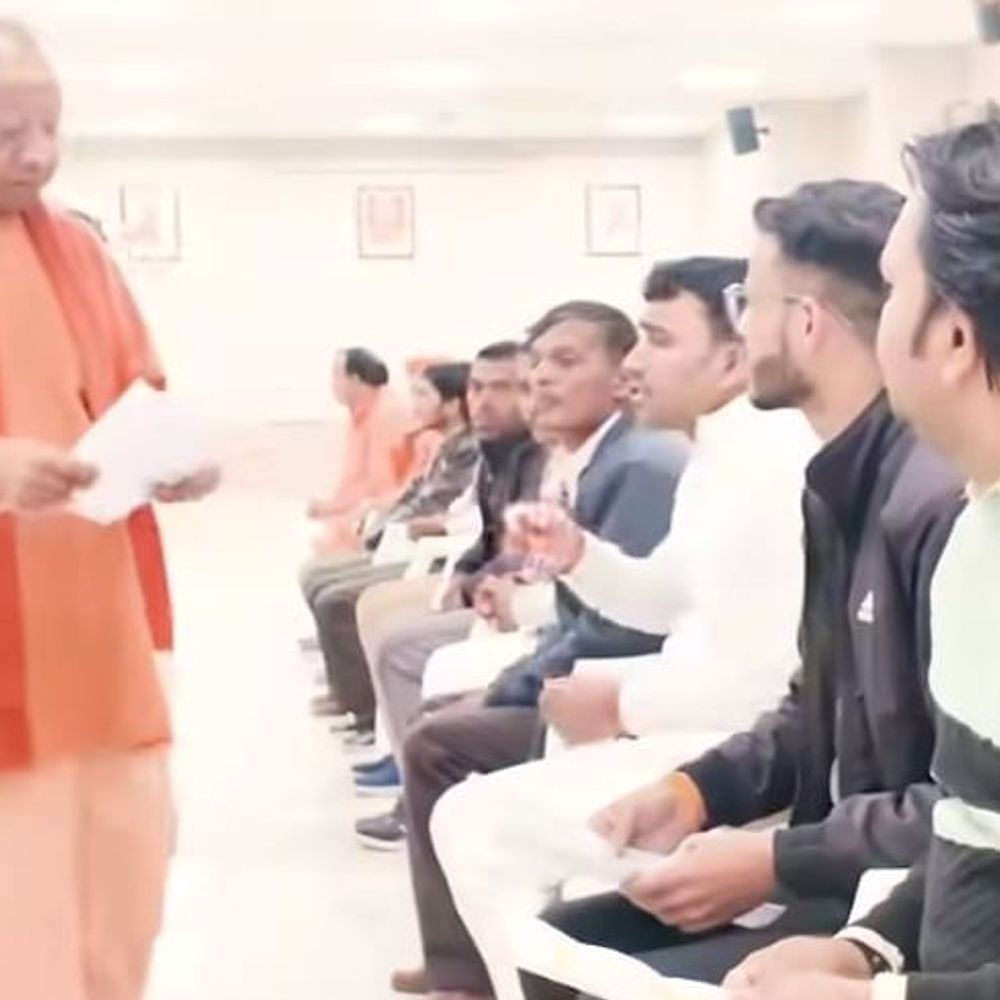 योगी से शिकायत, डॉ.शमीम हिंदुओं से ठीक व्यवहार नहीं करते:प्रयागराज में सीएचसी अधीक्षक डॉ. शमीम, रेशमा खान पर बैठी जांच, कमेटी ने दी रिपोर्ट