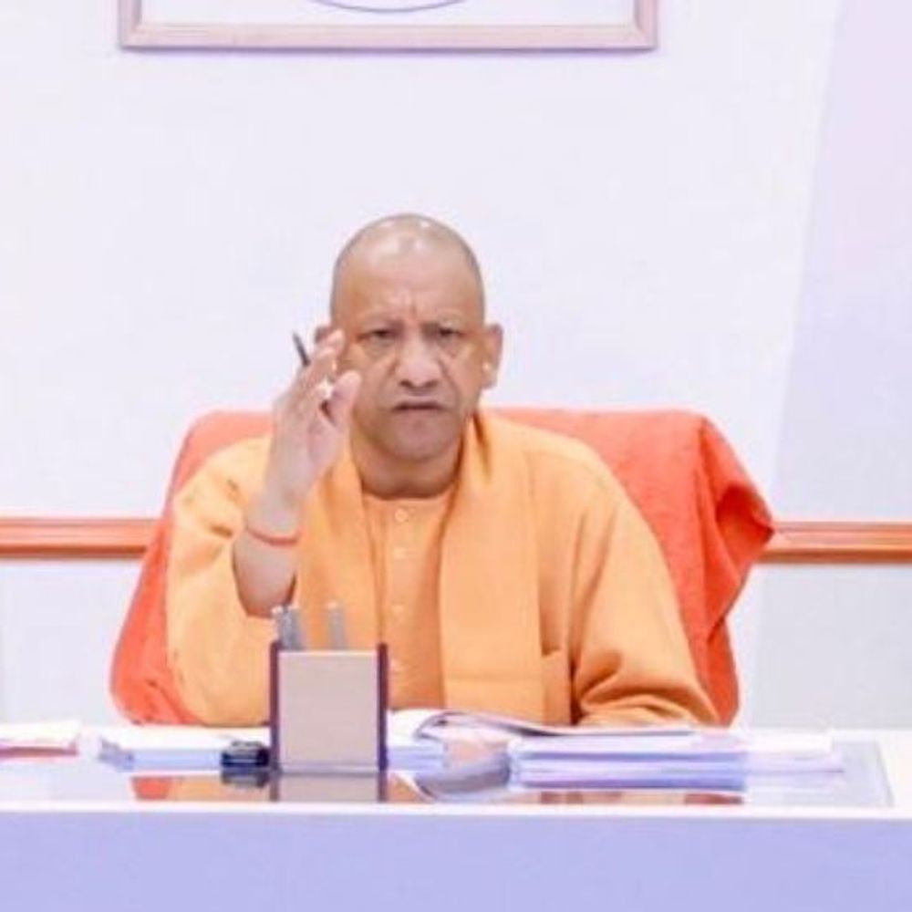 योगी बोले-सुबह उठा तो 20 से अधिक मौतें पता चलीं:मथुरा हादसे पर CM भावुक, अफसरों से कहा- कोहरे में दुर्घटना रोकिए