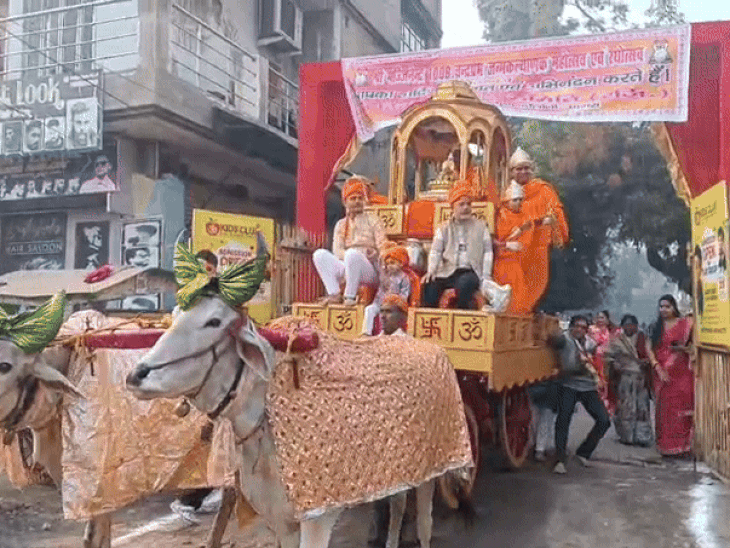 आगरा में मनाया गया भगवान चंद्रप्रभु का जन्मकल्याणक:ट्रांसयमुना जैन मंदिर के महोत्सव में उमड़े श्रद्धालु, बैंड-बाजों और जयकारों के बीच निकली शोभायात्रा