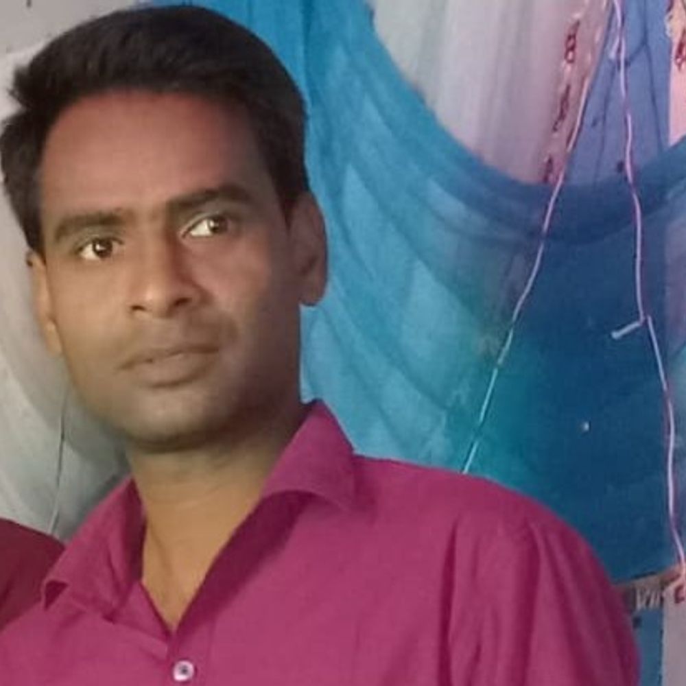 चिहरा में युवक का शव फंदे से लटका मिला:किराए के मकान में रहता था, पुलिस मामले की जांच में जुटी; सनसनी फैली