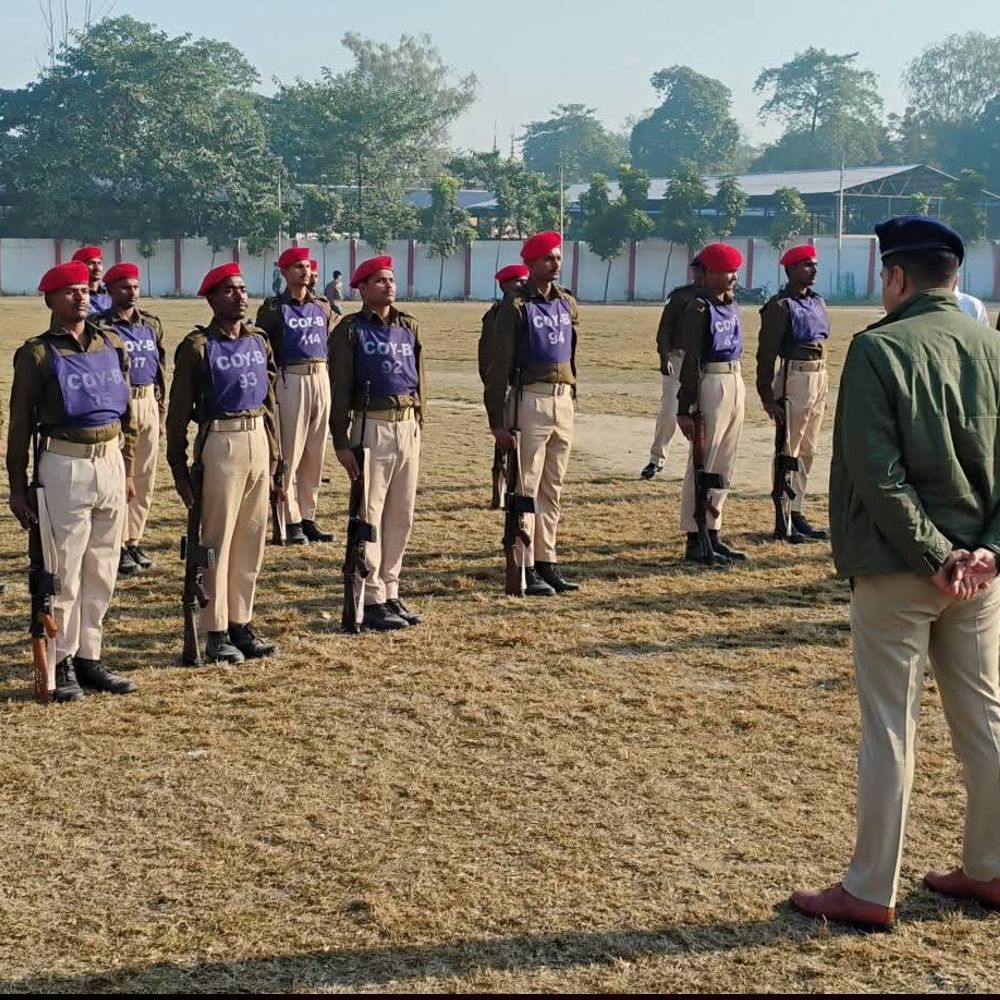 किशनगंज SP ने सिपाही प्रशिक्षण परेड का किया निरीक्षण:प्रशिक्षुओं को ड्रिल सुधारने और अनुशासन बनाए रखने के दिए निर्देश