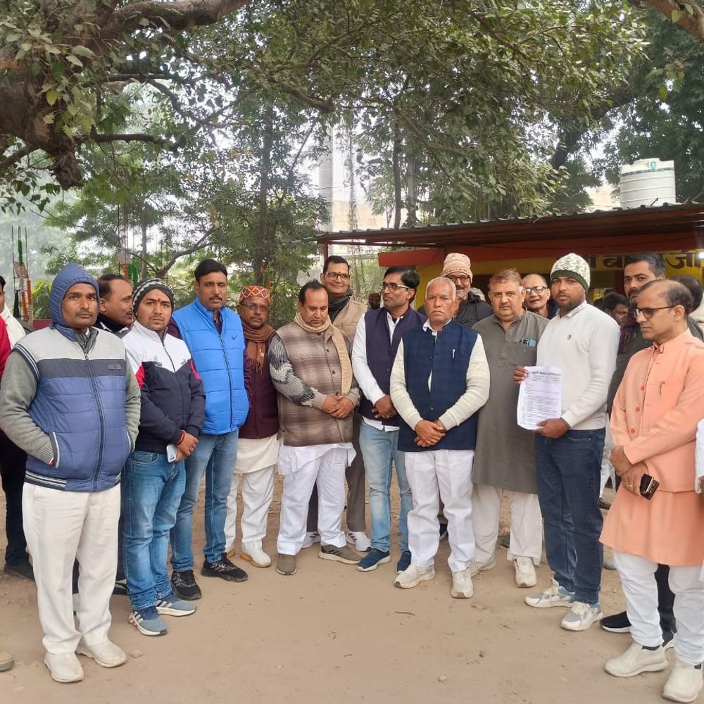 ब्रह्मर्षि वेलफेयर एसोसिएशन ने अमिताभ ठाकुर प्रकरण पर चिंता जताई:राज्यपाल के नाम डीएम को ज्ञापन सौंपकर जांच की मांग