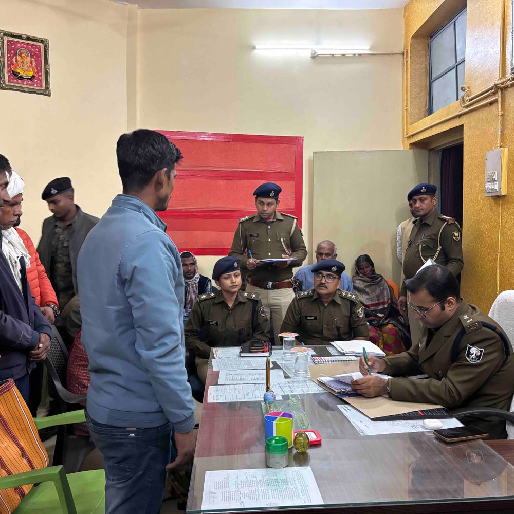 मोतिहारी एसपी ने जनता दरबार में 33 शिकायतें निपटाईं:मुफस्सिल थाना परिसर में जमीन विवाद के मामले अधिक, बोले-भू-माफियागिरी नहीं की जाएगी बर्दाश्त