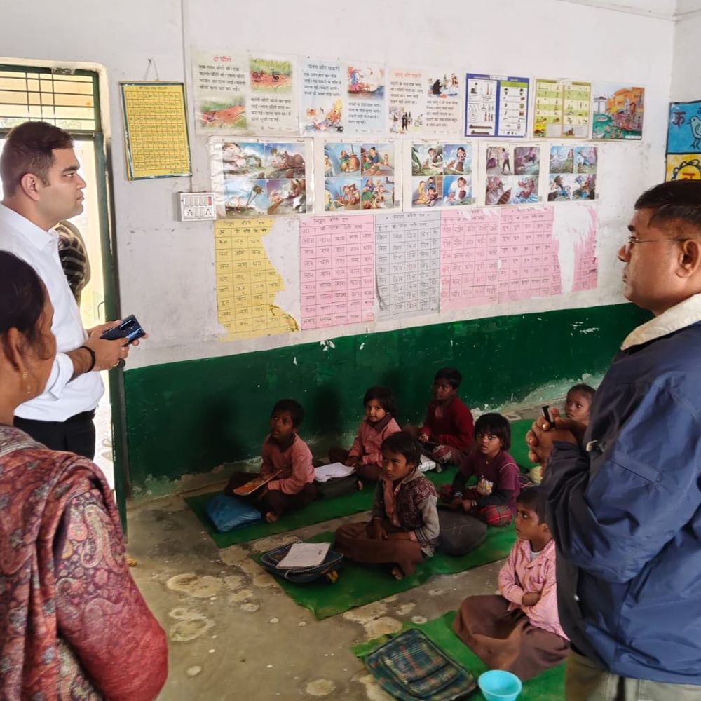 कौशांबी डीएम ने 123 स्कूलों का निरीक्षण किया:2 शिक्षकों का वेतन रोका, 34 विद्यालयों को कारण बताओ नोटिस जारी