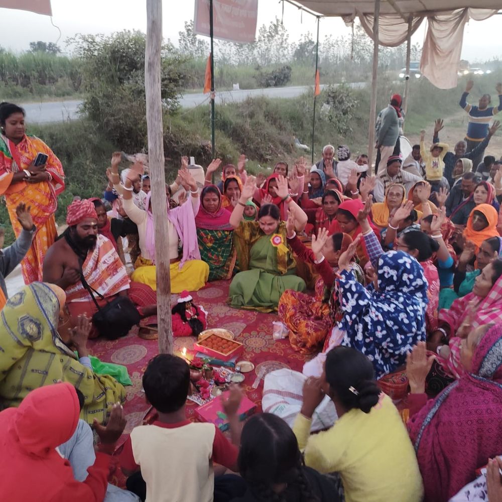 अंडरपास की मांग पर ग्रामीण 7 महीने से धरने पर:भाजपा नेत्री ने पीडी कार्यालय पर धरने की चेतावनी दी, भू-माफिया के मिलीभगत का आरोप लगाया