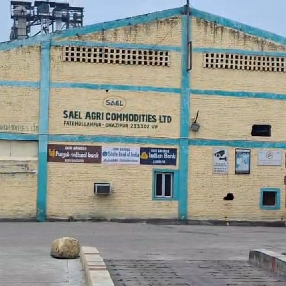 गाजीपुर में शेल एग्री कमोडिटीज लिमिटेड पर आईटी की छापेमारी:फतेहउल्लाहपुर स्थित फैक्ट्री में दस्तावेजों की जांच जारी, आधिकारिक बयान नहीं आया सामने