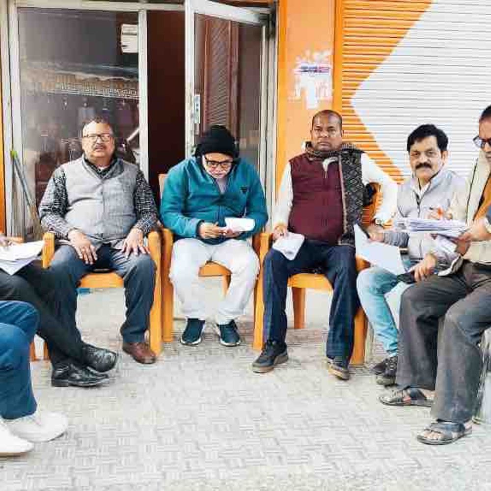 गोरखपुर में चला SIR अभियान:नए पंजीकरण- संशोधन के फार्म भरे गए, मौके पर हुआ फार्म भरने का कार्य