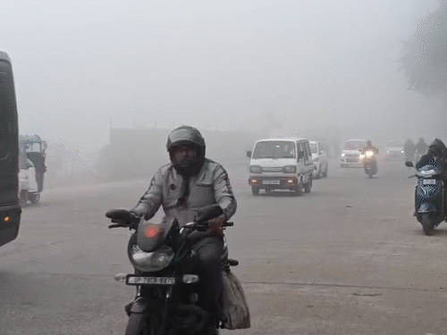 कानपुर की रात प्रदेश में सबसे ठंडी, पारा 6.0 डिग्री:कोहरे के चलते वंदे भारत, राजधानी व गरीब रथ समेत 10 ट्रेने घंटों लेट पहुंची