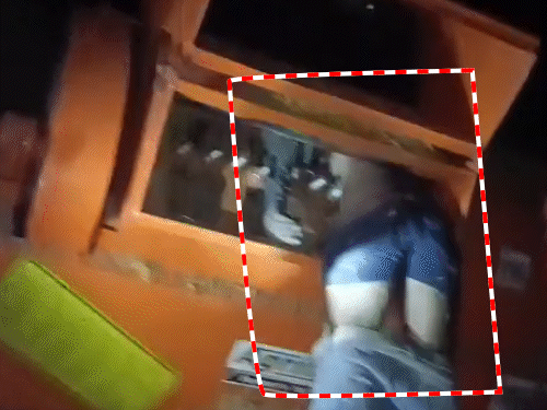 थ्रेशर में फंसा मजदूर, 10 मिनट तक चीखता रहा:मुंगेर में तड़प-तड़पकर गई जान; मशीन के पार्ट्स खोलकर निकाली बॉडी; 2 महीने पहले हुई थी शादी