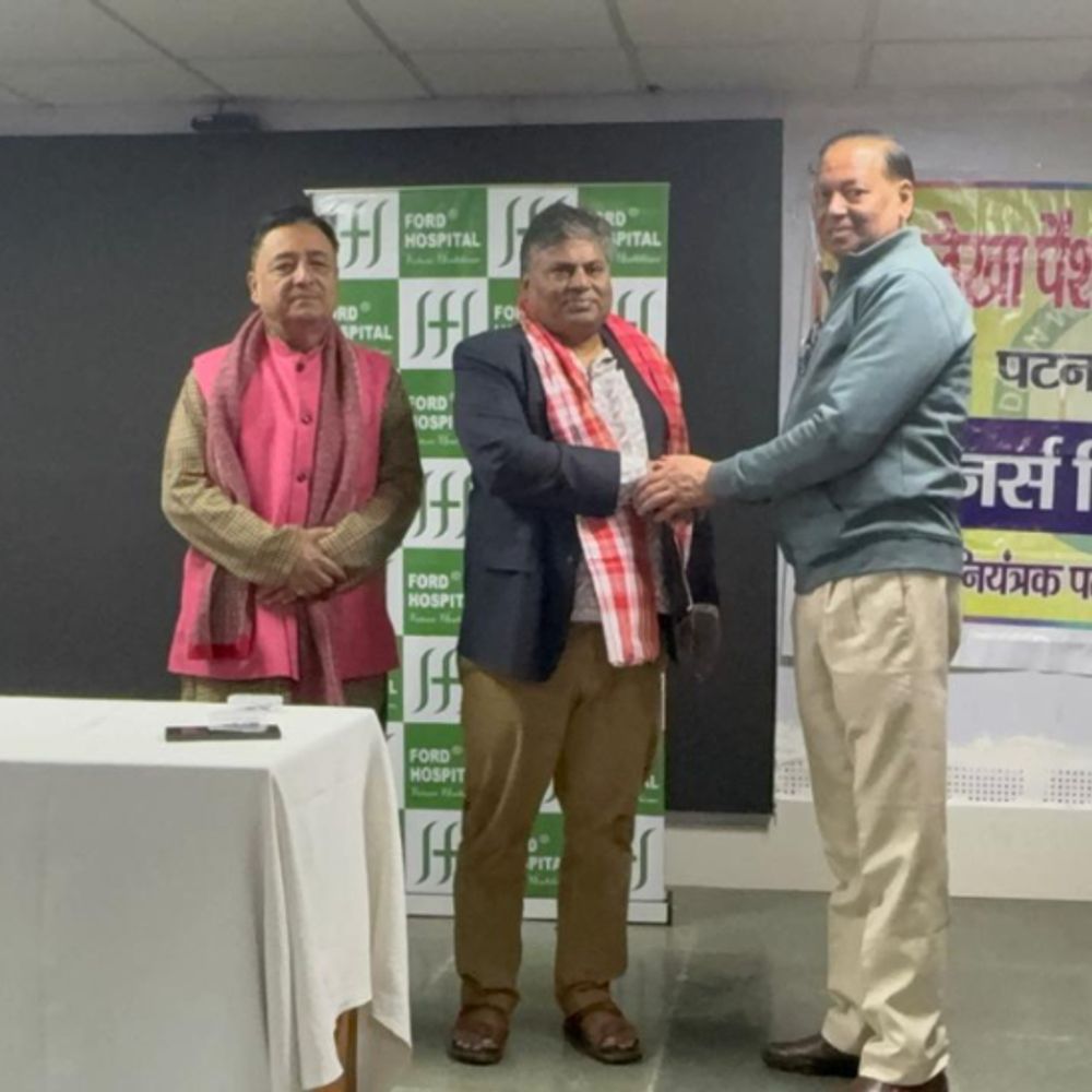 स्वास्थ्य शिविर में 200 से अधिक पेंशनर की हुई जांच:बीएलएस की ट्रेनिंग हुई, फोर्ड हॉस्पिटल ने बांटे कार्डियक अरेस्ट मेडिकल इमरजेंसी किट