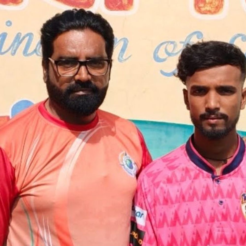 पंजाब में आया चक्रवर्ती जैसा मिस्ट्री स्पिनर:पिता के साथ मजदूरी करते थे विशाल निषाद, IPL ऑक्शन में 30 लाख में बिके