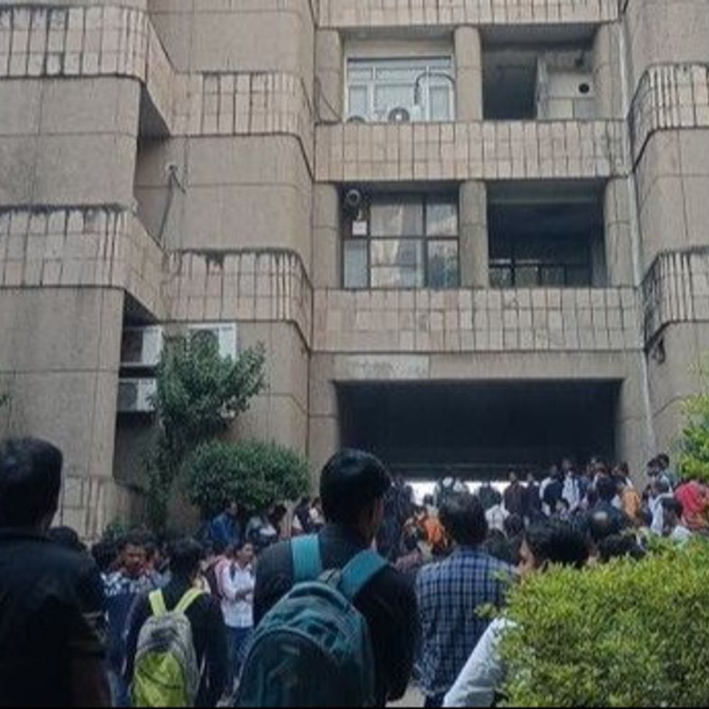 यूपी की बड़ी खबरें:7994 पदों पर लेखपाल की होगी भर्ती, 29 दिसंबर से आवेदन; नोटिफिकेशन जारी