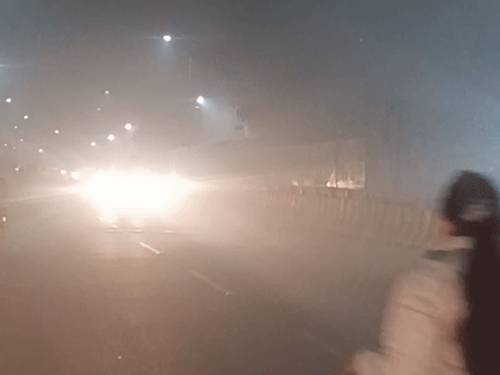 झांसी में रात को छा रही धुंध,दिन में खिली धूप:अगले तीन दिनों में और गिरेगा पारा, बढ़ेगी सर्दी